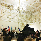 Лауреаты конкурса и оркестр И. Пономаренко на Гала-концерте
