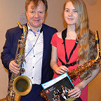 Выпускница 2017 г. эстрадного отдела. Ныне известная саксофонистка Юргина Лиза с маэстро Игорем Бутманом