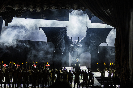 …И ЛЕДЕНЯЩИЙ ВЗГЛЯД ГАРГУЛИЙ