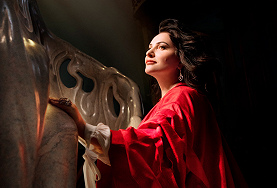 И трагедии, и комедии