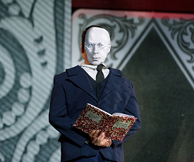 КАРТЫ, МАСКИ И АПЕЛЬСИНЫ