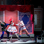 Сцена из спектакля