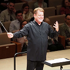 Дирижирует Александр Сладковский. Фото предоставлено пресс-службой ГАСО РТ