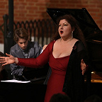 Мария Остроухова, Анна Арзаманова, Дени Кохановский. Фото Максима Горлова