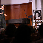 Поет Ирина Долженко. Фото Дениса Рылова. ©Московская консерватория