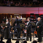 Светлана Лачина, Полина Шароварова, Илья Селиванов, Николай Диденко, Алексей Рубин и музыканты РНО. Фото Лилии Ольховой предоставлено пресс-службой МКЗ «Зарядье»