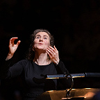 Дирижирует Екатерина Антоненко. Фото предоставлено пресс-службой Московской филармонии