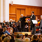 Александр Лазарев, Михаил Безносов (кларнет) и музыканты ГАСО. Фото Веры Журавлевой предоставлено пресс-службой ГАСО им. Е.Ф. Светланова