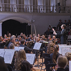 Арсентий Ткаченко и музыканты НФОР. Фото предоставлено пресс-службой Московской филармонии