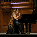 Играет Ева Геворгян. Фото Ирины Шымчак