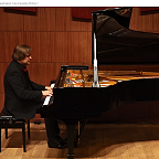 Играет Петр Лаул. Фото с видеозаписи концерта