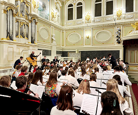 Вместе весело шагать…