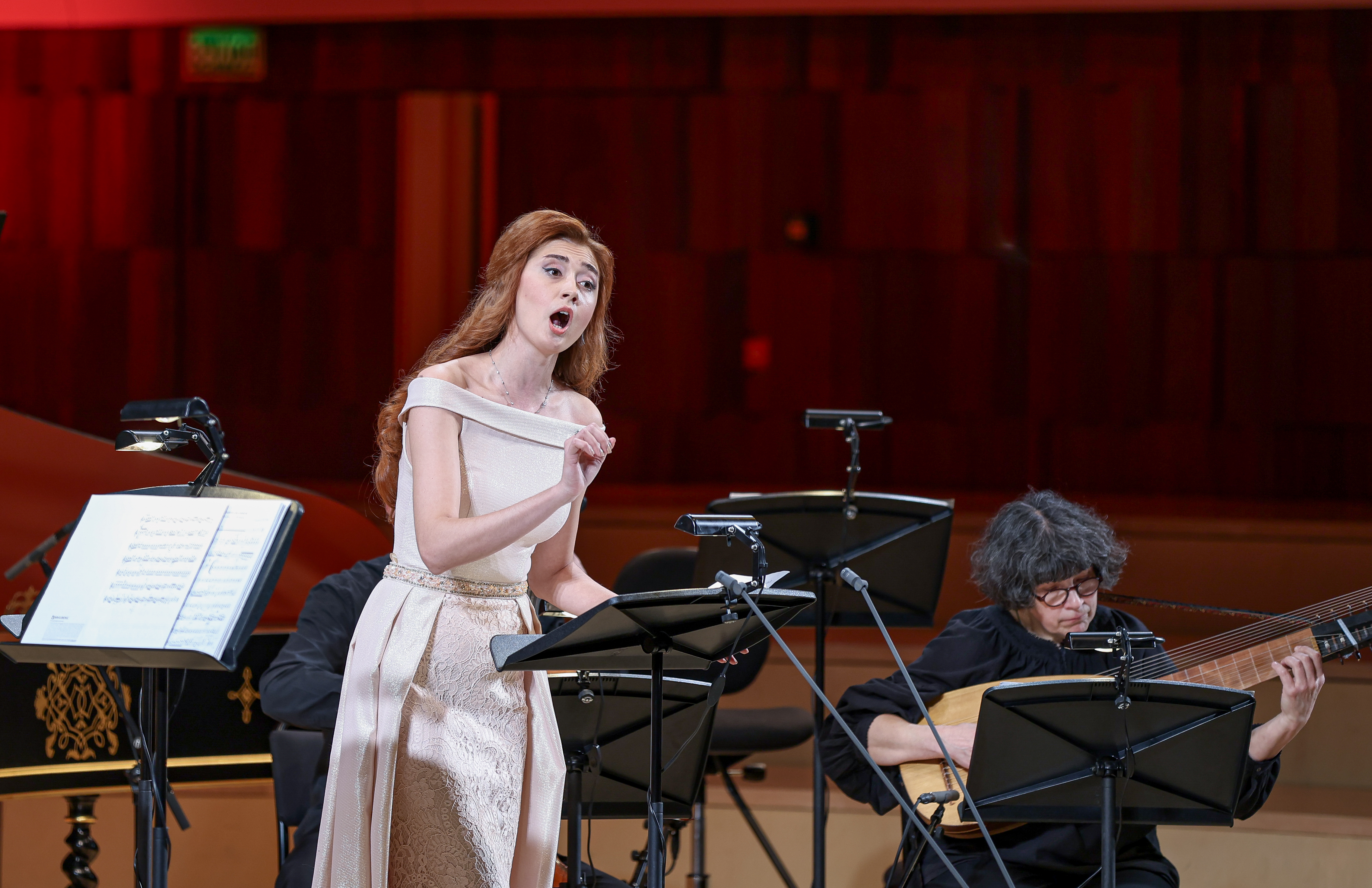 НА ТИТУЛ_2_Яна Дьякова и Ася Гречищева. Фото Лилии Ольховой предоставлено пресс-службой МКЗ «Зарядье»