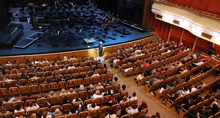 НЕ СПЕКТАКЛЕМ ЕДИНЫМ