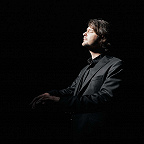 Играет Александр Кашпурин. Фото Алексея Стриженка