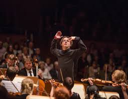 БИЗНЕС ТЯНЕТСЯ К ИСКУССТВУ