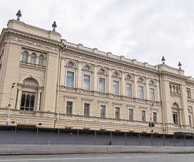 КОМУ - РАДОСТЬ, КОМУ — ТУМАННА ДАЛЬ 