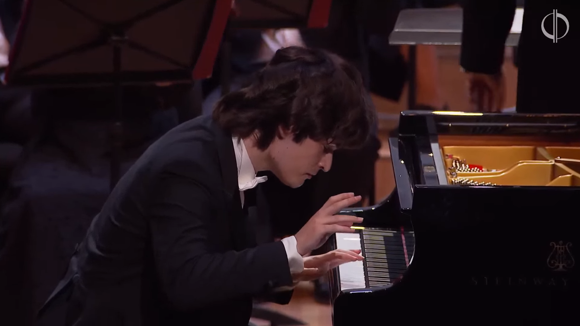 Играет Илья Папоян. Фото с официальной видеозаписи концерта