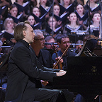 Играет Сергей Каспров. Фото предоставлено пресс-службой Московской филармонии