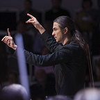 Дирижирует Филипп Чижевский. Фото предоставлено пресс-службой Московской филармонии