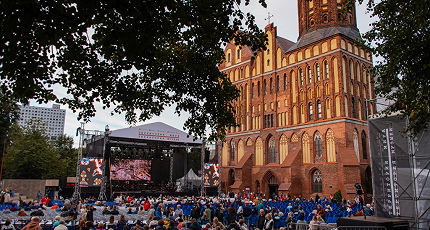 КАК ПРОВОДИШЬ ЛЕТО...