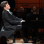 Играет Денис Мацуев. Фото предоставлено пресс-службой Московской филармонии