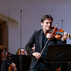 Играет Сергей Полтавский. Фото предоставлено Московской филармонией