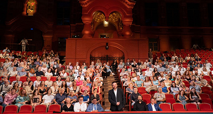 ДМИТРИЙ БЕРТМАН В ПРЕЗИДЕНТСКОМ КРЕСЛЕ 