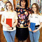 Преподаватель Сивкова Наталья Юрьевна с выпускницами