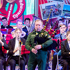  Заслуженный артист России В.В.Мясоедов с оркестром Ставровской ДМШ