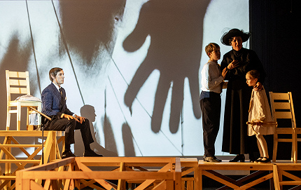 С надеждой на обретение сцены