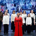 С.Серваль и учащиеся театрального отделения