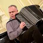 Лауреат всероссийских и международных конкурсов В.Дмитриев