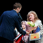 Поздравление директора ДМШ Рахманинова Е.Н. Охроменко с юбилеем школы заместителем Председателя Комитета по культуре Санкт-Петербурга С.Молдованова