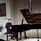 Играет Павел Райкерус. Фото автора