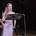 Поет Наталья Смирнова. Фото предоставлено пресс-службой МКЗ «Зарядье»