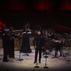 Поет Иван Бородулин. Фото предоставлено пресс-службой МКЗ «Зарядье»