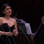 Поет Ивета Симонян. Фото предоставлено пресс-службой МКЗ «Зарядье»