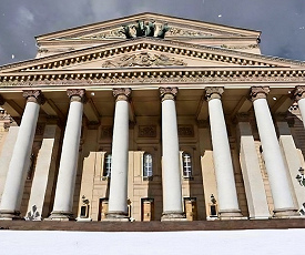 ПОД АППОЛОНОВОЙ КВАДРИГОЙ