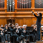 Федор Безносиков и музыканты РНО. Фото Антона Галкина © Zapomni Entertainment