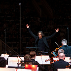 Филипп Чижевский, Дмитрий Смирнов и музыканты ГАСО. Фото предоставлено пресс-службой Московской филармонии