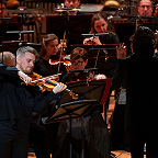 Дмитрий Смирнов, Филипп Чижевский и музыканты ГАСО. Фото предоставлено пресс-службой Московской филармонии.