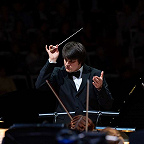 Дирижирует Федор Безносиков. Фото предоставлено пресс-службой Московской филармонии