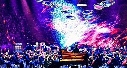 РОБОТ-ДИРИЖЕР И ГОЛОГРАММЫ ВЕЛИКИХ