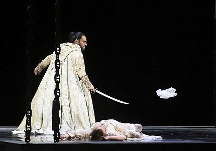 ПЛЕЙБОЙ И БЕЛЫЕ ВОРОНЫ