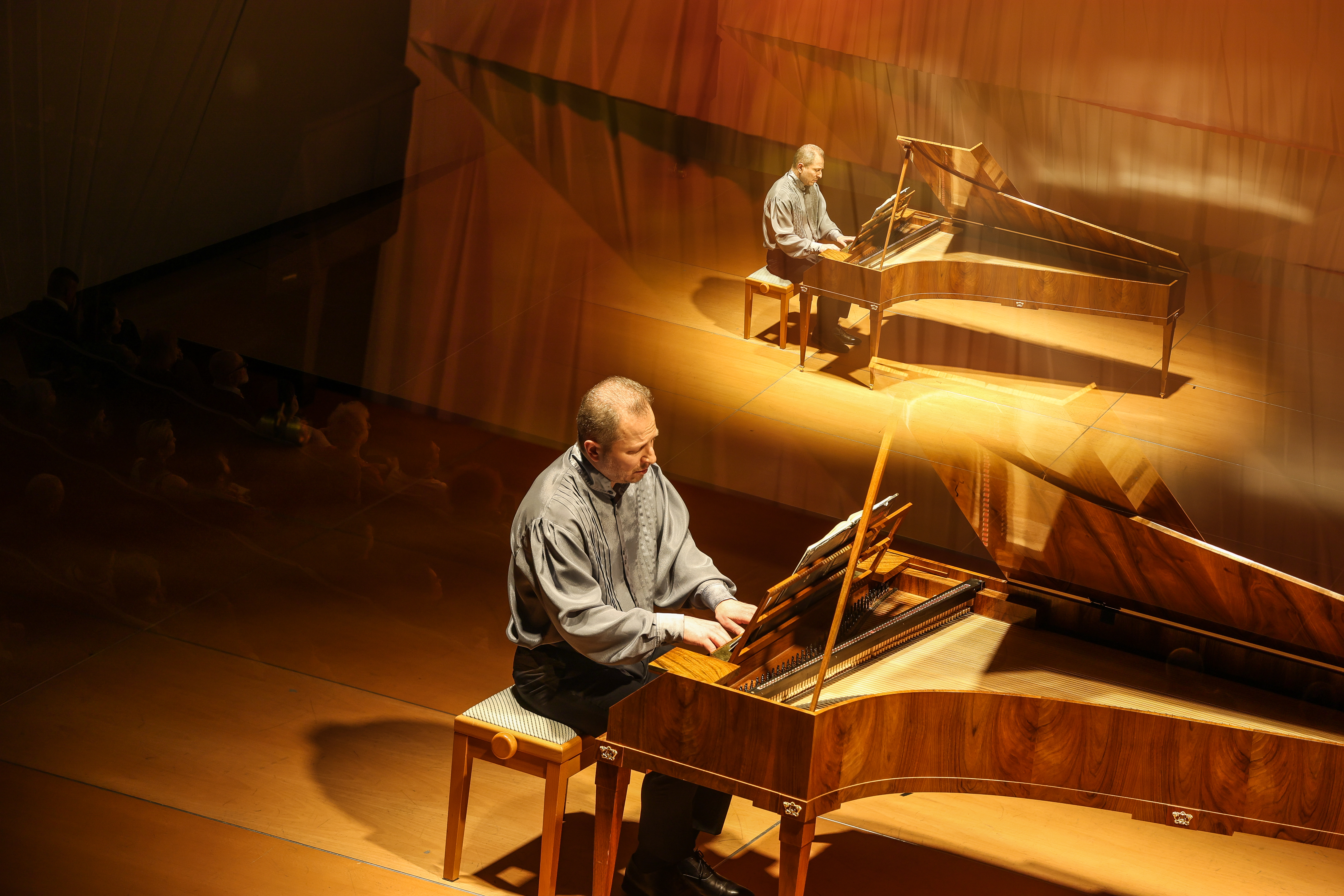  Играет Юрий Мартынов. Фото предоставлено пресс-службой МКЗ &laquo;Зарядье&raquo;