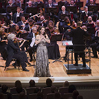 Мария Баракова, Артем Абашев и музыканты ГАСО. Фото предоставлено пресс-службой Московской филармонии