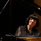 Играет Элисо Вирсаладзе. Фото предоставлено пресс-службой Московской филармонии