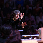 Дирижирует Филипп Чижевский. Фото предоставлено пресс-службой Московской филармонии